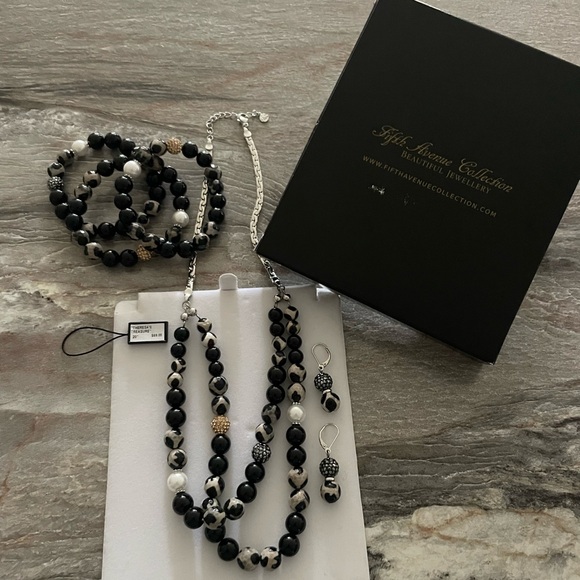 Butler - Fifth Avenue Collection Jewelry - Collectible set - Zebra Pearls